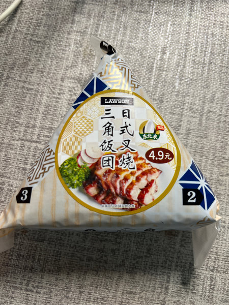 罗森日食<em>三角</em>叉烧<em>饭团</em> <em>饭团</em>