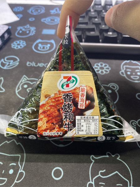 7-ELEVEN 脆香海苔香烤和牛饭团