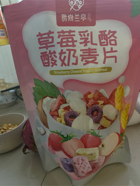 鹊尚兰亭 草莓乳酪酸奶麦片