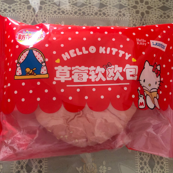 罗森 <em>HelloKitty</em><em>草莓</em>软欧包