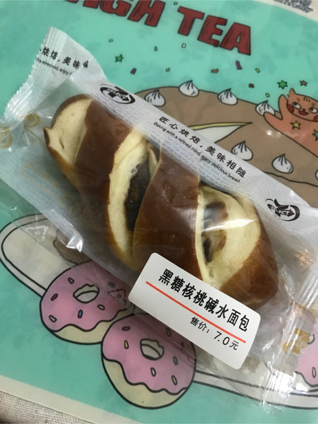 711 黑糖核桃碱水面包