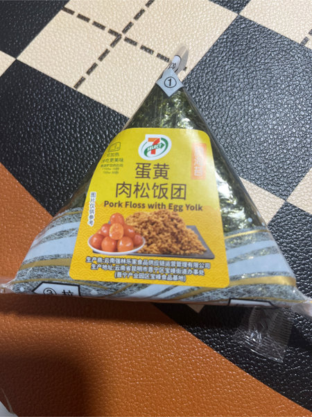 711 蛋黄肉松饭团