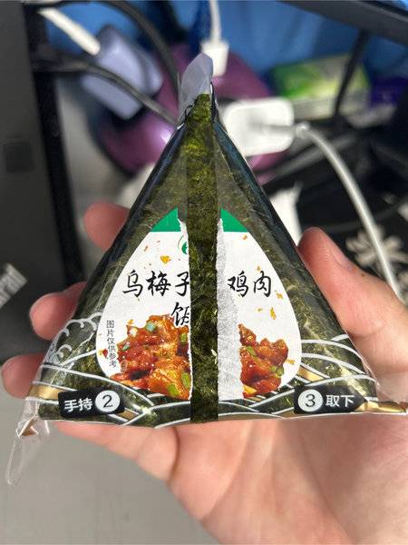 711 乌梅子酱鸡肉饭团