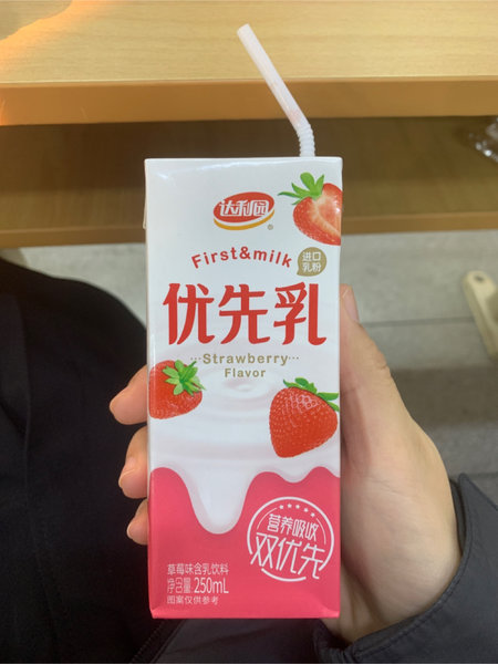 达利园 250ml优先乳草莓味