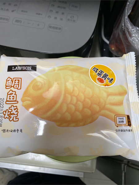 lawson 牌咸蛋黄味鲷鱼烧