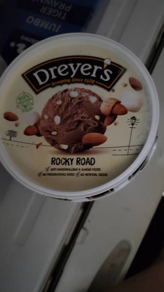 Dreyer's Chocolateicecreamwithroastedalmondsandmarshmallows