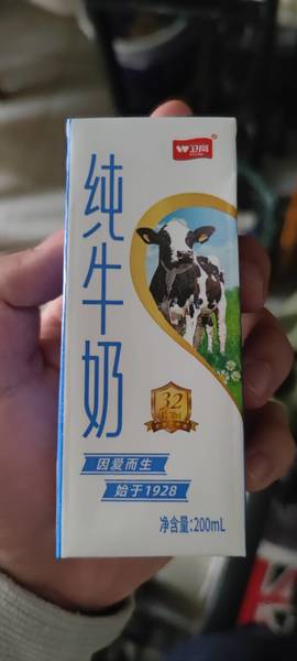 卫岗 200ml<em>苗条</em><em>砖</em><em>纯<em>牛奶</em></em>