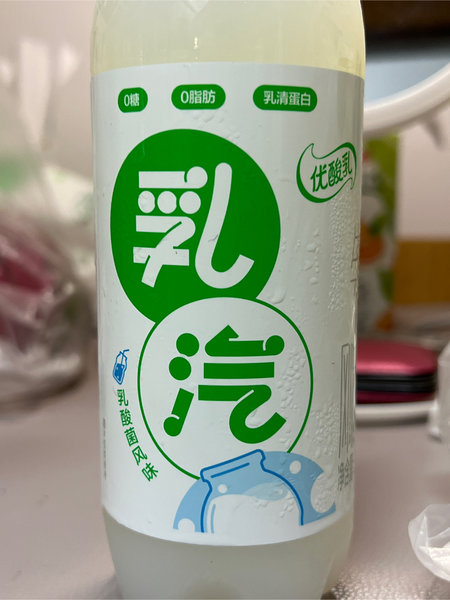 优<em>酸乳</em> 乳汽气泡乳风味饮料<em>乳<em>酸菌</em></em>味