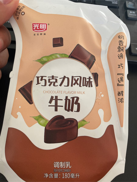 光明 巧克力风味奶 180ml