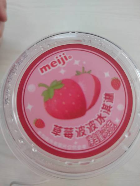 Meiji 草莓波波冰淇淋