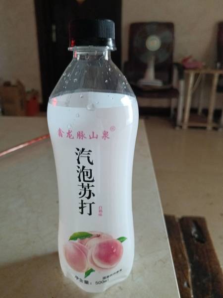 鑫龙脉山泉 蜜桃味苏打饮料