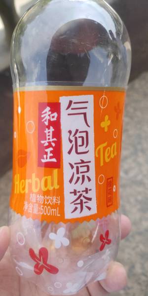 达利园 500ml<em>和<em>其正</em></em>桂花味气泡<em>凉茶</em>