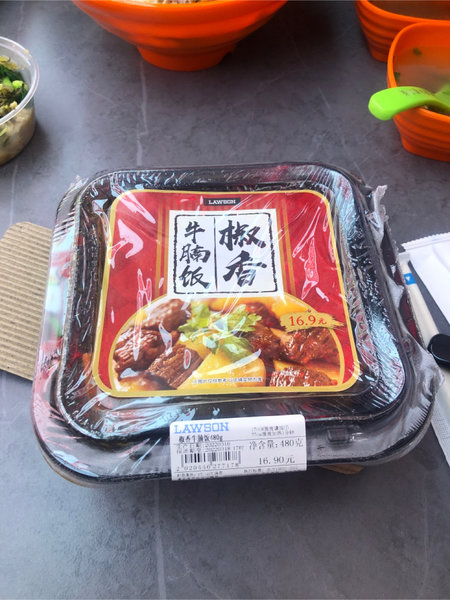 罗森 椒香牛腩饭