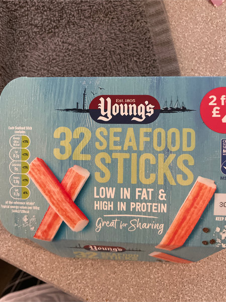 <em>Young</em>‘s 32seafoodsticks