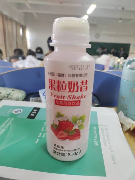 达利园 果粒奶昔草莓风味饮品