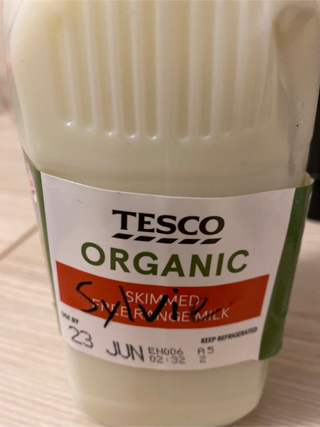 Tesco 有机脱脂奶