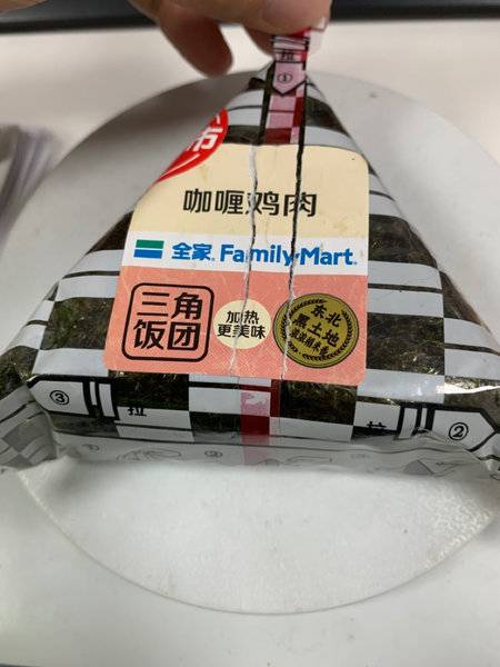 全家 /FamilyMart 咖喱鸡肉三角饭团