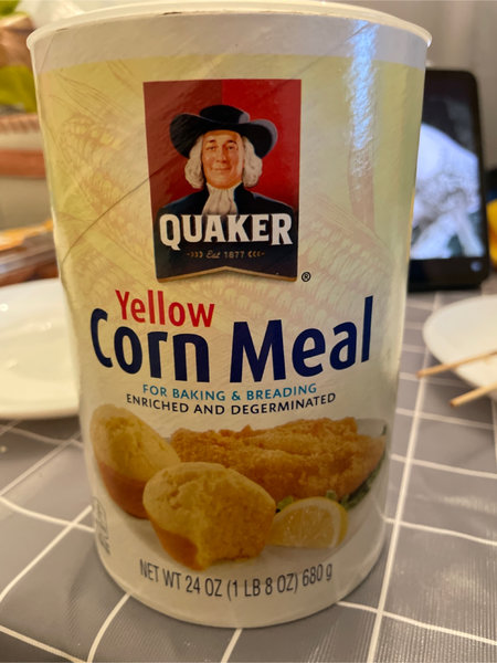 <em>QUAKER</em> cornmeal