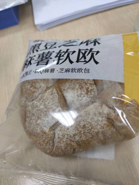 全家 黑豆芝麻麻薯欧包