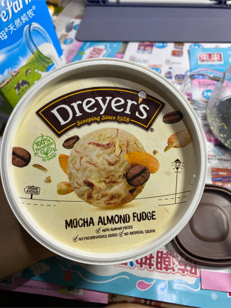 <em>dreyers</em> MochaAlmondFudge