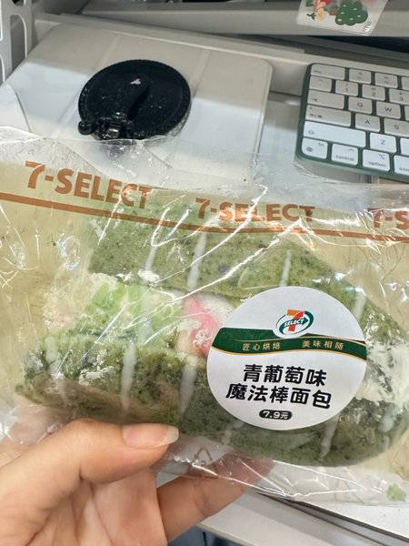 711 青葡萄味魔法棒面包