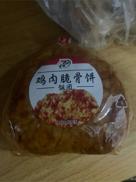 711 鸡肉脆骨饼饭团新